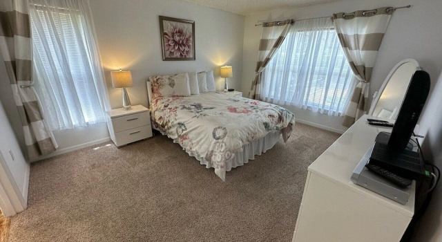 Beautiful Villa Near Disney Private Pool, Забронировать Вилла Отели Lakeland - Winter Haven с парковкой, Парковка