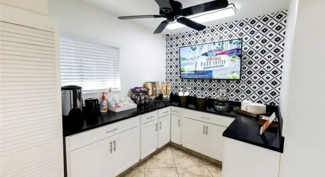 125 Fully Furnished 1BR Suite-Prime Location! by RedAwning, Забронировать Апартаменты/квартира Апартаменты Пруда в Темпе, рядом с Vista Del Camino Park, Апартаменты/квартира