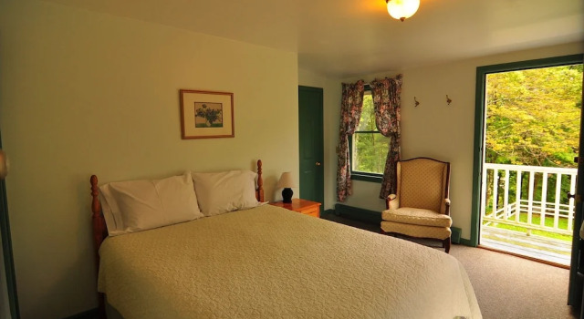 RiverWood Inn