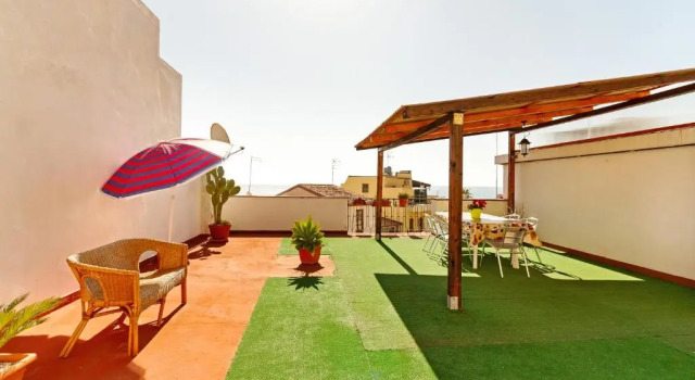 Апартаменты Seaview Terrace Sunny Apartment
