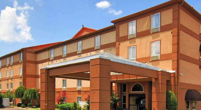 Четырёхместный люкс La Quinta Inn & Suites by Wyndham Memphis I-240
