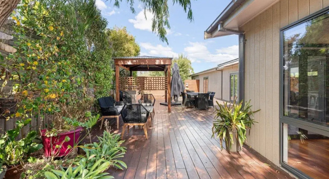 Luxurious 3-bed Home With Outdoor Spa, Book Resort Resort Hotels in Melbourne Region, Resort