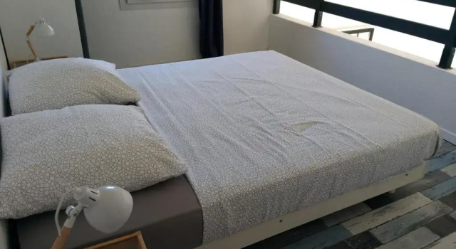 Petit Loft T2 bis mezzanine avec jardin et piscine, Book Hotel Hoteller i Vic-la-Gardiole med parkering, Parkering