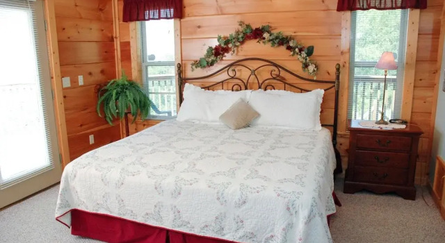 MOUNTAINTOP EXPERIENCE - 4 Br Cabin
