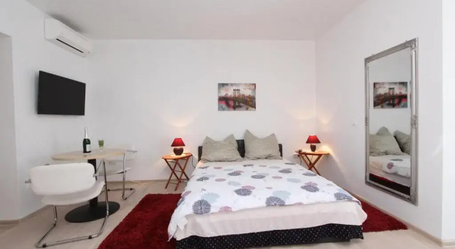 Студия Rooms and Apartments Sally