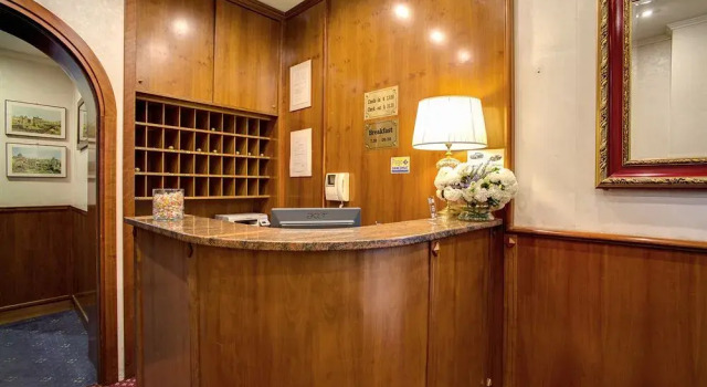 Hotel Galeno, Забронировать Отель Отели Рима с парковкой, рядом с Универмаг La Rinascente, Парковка