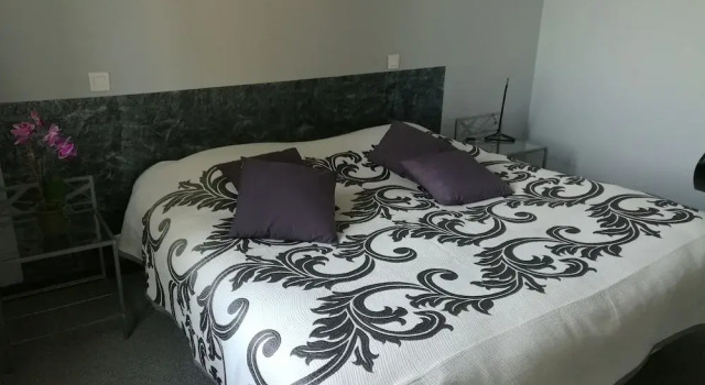 Hôtel Restaurant Le Royal Provence, Забронировать Отель Роньяк Étang de Berre