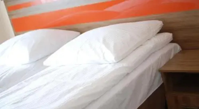 Hotel Restauracja Sloneczna, Varaa Hotelli Jarocin Suur-Puola