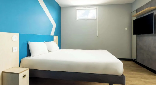 Трёхместный номер Standard ibis budget Nanterre la Defense