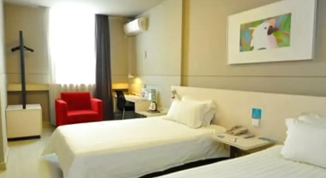 Jinjiang Inn North Station Dalian, Prenota Hotel Hotel a Shandong con parcheggio, Parcheggio