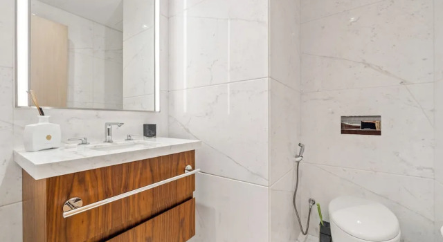 Апартаменты Deluxe Elegant Apartment Amidst Vibrant Area with Balcony