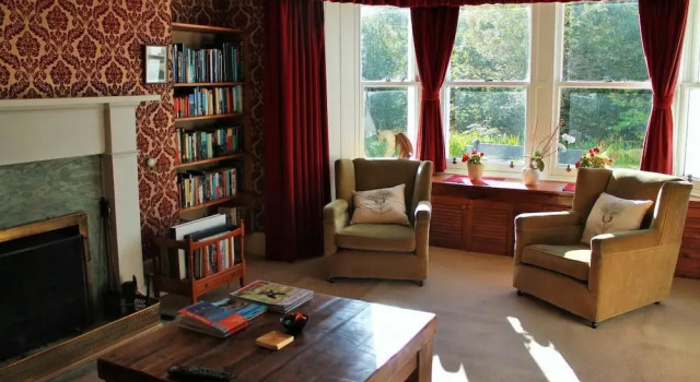 Tirindrish House B&B, Book Bed and Breakfast  