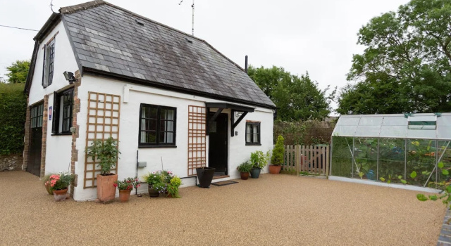 Коттедж Little England Cottage