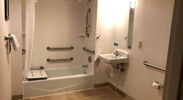 Четырёхместный номер Standard Отель Ann Arbor North Inn