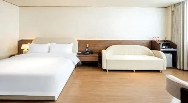 Люкс Deluxe Ruyi Hotel (Chongqing West Station Baguocheng Branch)