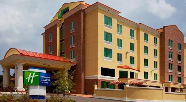 Кровать в общем номере Holiday Inn Express Hotel & Suites Chaffee - Jacksonville West by IHG