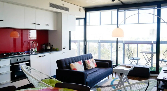 Modern 2 Bedroom Apartment With City Views, Забронировать Апартаменты/квартира Апартаменты Мельбурна, рядом с Дегрейвс-стрит, Апартаменты/квартира