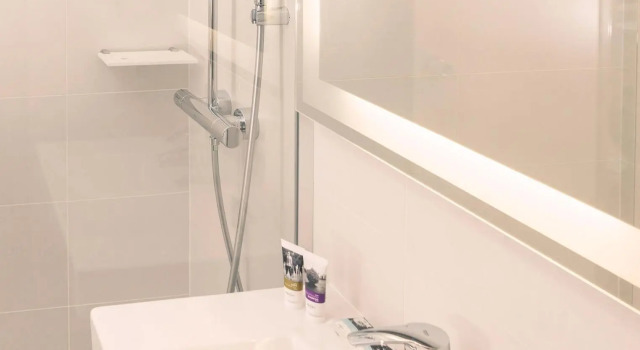 Двухместный номер Standard Mercure Paris Montparnasse Raspail