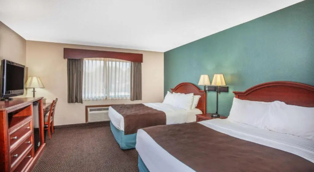 Двухместный номер Deluxe AmericInn by Wyndham St. Peter