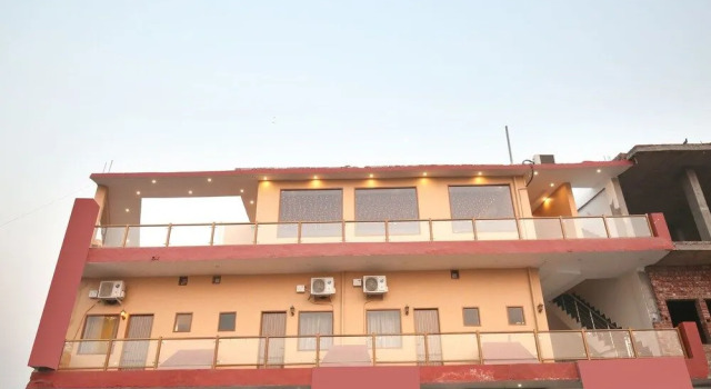 OYO 10330 Hotel Golden Brooks