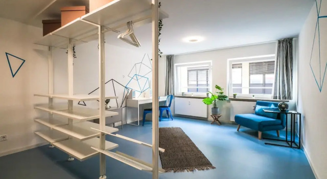 Designer hostel room 1A, Забронировать Хостел Отели Мангейма с парковкой, рядом с Ратуша Мангейма, Парковка