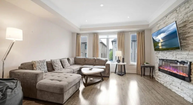Family-friendly 3BR Mississauga Home w Parking, Varaa Hotelli Mississauga 
