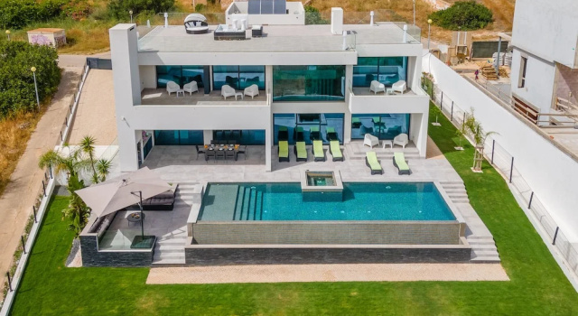 Вилла Luxury с 5 комнатами с видом на бассейн Villa das Amendoeiras by HelloVacations