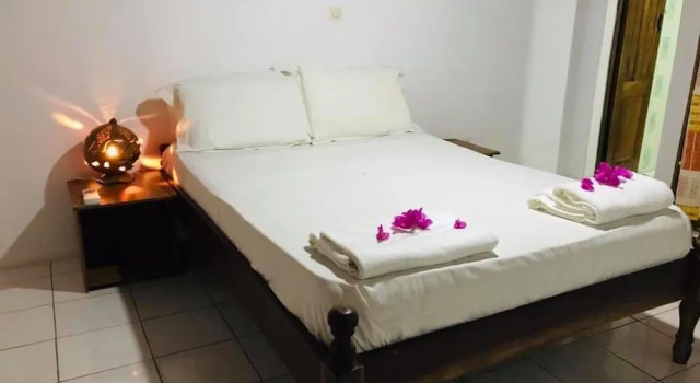 Les Bougainvilliers, Book Hotel Hotels in Kabrousse with Parking, Parking