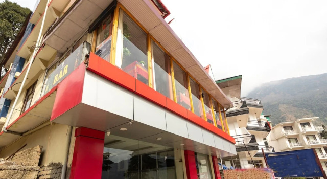 Oyo 23392 Hotel Om Palace