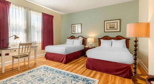 Четырёхместный номер Standard The Carriage House Inn Newport