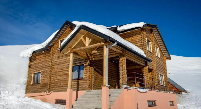 Snow Time Eco Chalet, Book Chalet Villaer i Mtkheta-Mtianeti, Villa