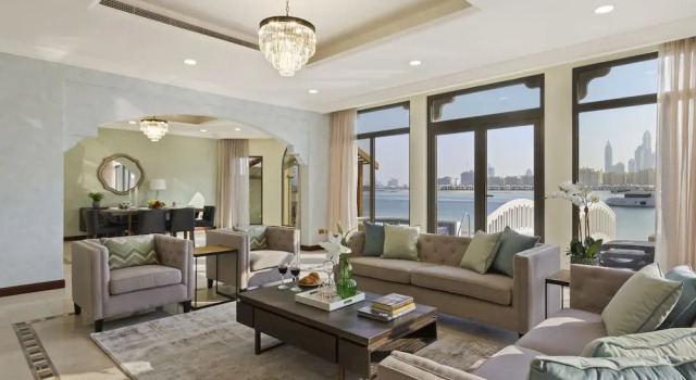 Вилла Luxury с балконом и рядом с пляжем Bespoke Residences-Luxury Frond A Villas