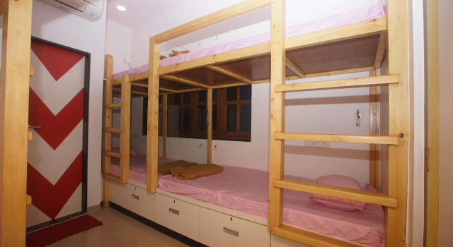 Кровать в общем номере (женский номер) Mumbai Staytion Dorm- A Backpackers Hostel
