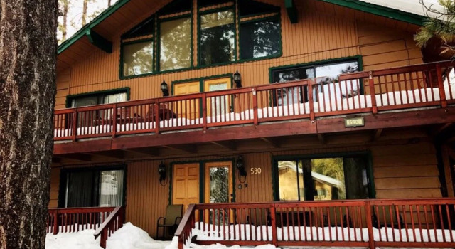 Summit Escape A - Rustic Cabin With A Hot Tub And Barbecue! Wood Fireplace! Walk To Slopes! 2 Bedroom Condo, Rezerwuj Hotel Big Bear Lake Stany Zjednoczone