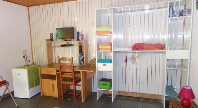 Bungalow With one Bedroom in Etang-salé les Hauts, With Furnished Terr