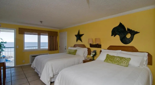 Четырёхместный номер Standard oceanfront Ocean Isle Inn