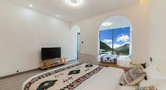 Двухместный люкс с красивым видом из окна Shiyihao Shanju (Kangding Liuliucheng Branch)