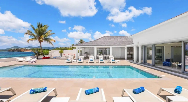 Коттедж La Perla Estate - 7 BR Luxury Beachfront Villa with utmost privacy