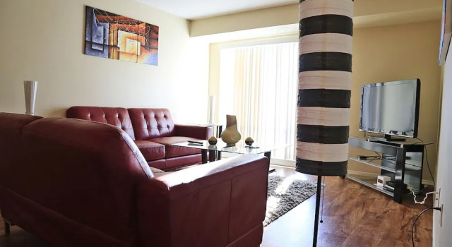 Vibrant Flat 10 min drive downtown, Rezervovat Hotel 3hvězdičkové hotely v Saskatoon, 3*