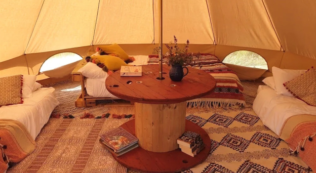 Hippie Hippie Shake Bell Tent - Hang Out Zone, Забронировать Отель Хадсуэлл Англия