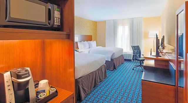 Четырёхместный номер Standard с видом на горы Fairfield Inn & Suites by Marriott Abingdon