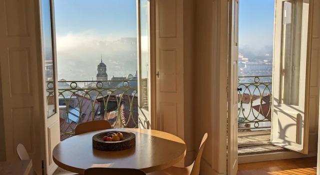 Семейные апартаменты Мансарда c 1 комнатой с балконом B28 Apartments Porto