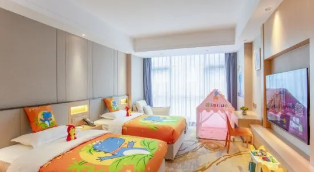 Семейный тент Zigong Puda Hotel