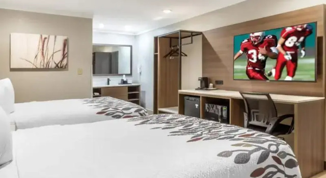 Четырёхместный номер Standard Red Roof Inn Raleigh Northeast - Downtown