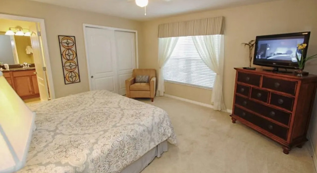 Lovely 4 Bedroom 3 Bath Town Home With Private Pool