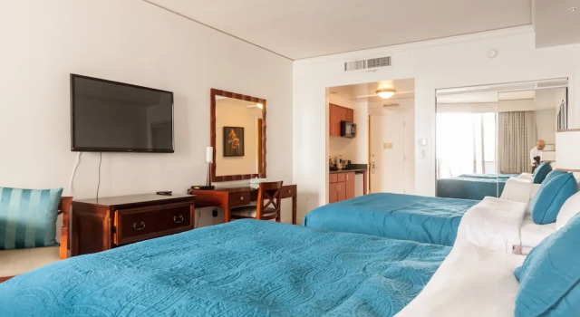 Четырёхместный люкс Luxury с частичным видом на океан Private Ocean Condos at Trump Sunny Isles