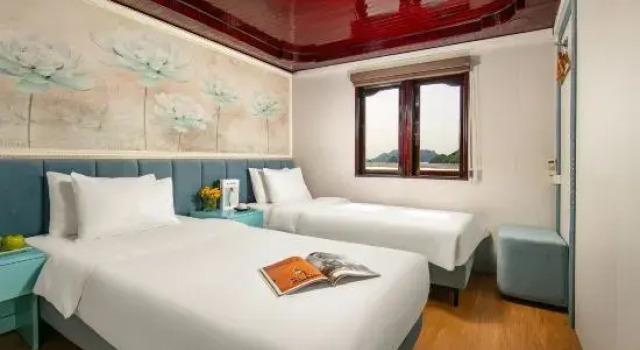 Кровать в общем номере Halong Fantasea Cruise