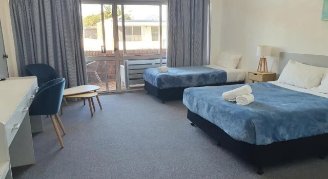 Двухместный номер Standard с балконом Seabreeze Beach Hotel