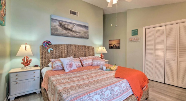 Topsail Beach Oceanfront Oasis w/ Stunning Views!, Забронировать Апартаменты/квартира Норт-Топсейл-Бич Северная Каролина