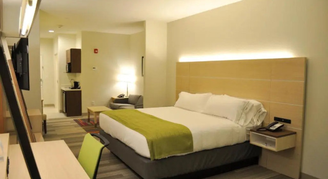Люкс Holiday Inn Express & Suites Price by IHG